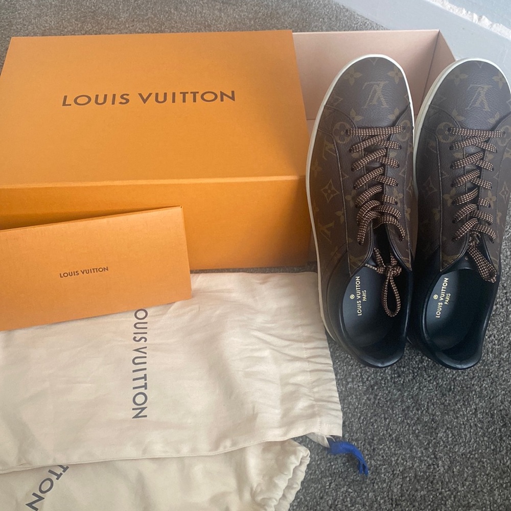 Like new Louis Vuitton Sneakers